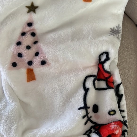 ✨Last One ✨NWT Hello Kitty Christmas Throw Blanket 50x70 - Picture 3 of 7